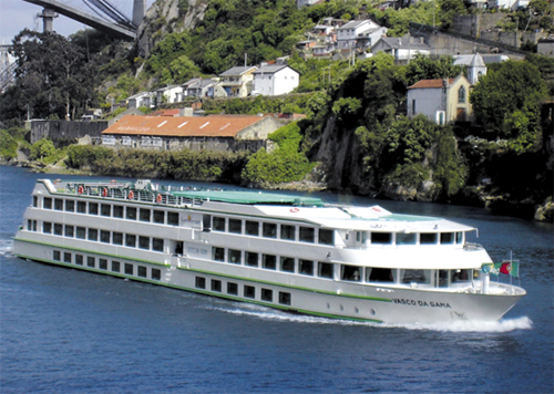 Motonave Vasco de Gama sul fiume Douro